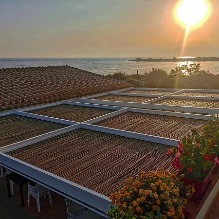 Apartment Travelliving - Ida, Beachfront Punta Braccetto