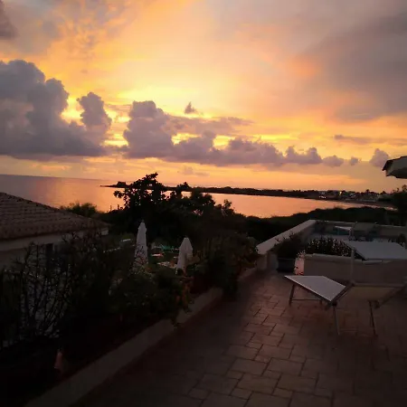 Travelliving - Ida, Beachfront * Punta Braccetto